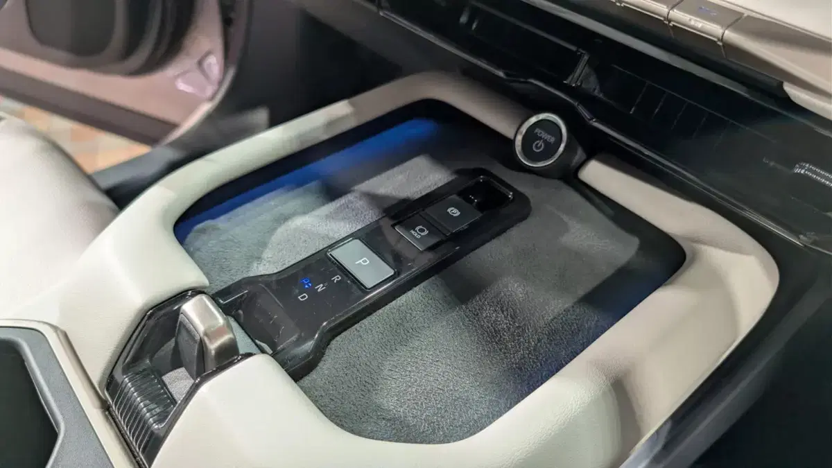 Nuova Toyota Highlander: il grande SUV a 7 posti diventa elettrico e promette oltre 500 km di autonomia (8)