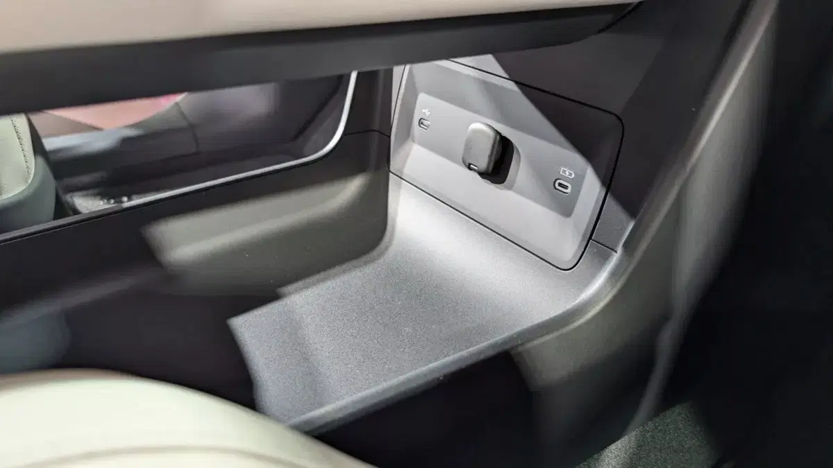 Nuova Toyota Highlander: il grande SUV a 7 posti diventa elettrico e promette oltre 500 km di autonomia (14)