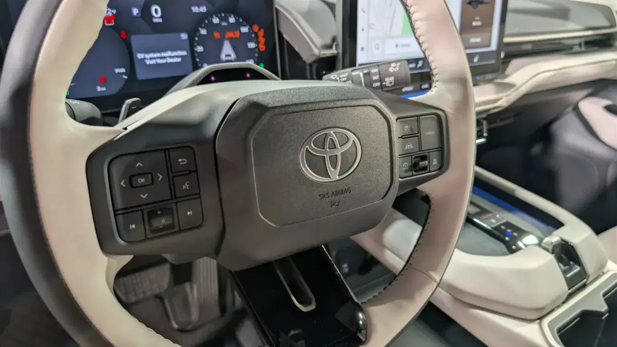 Nuova Toyota Highlander: il grande SUV a 7 posti diventa elettrico e promette oltre 500 km di autonomia (16)