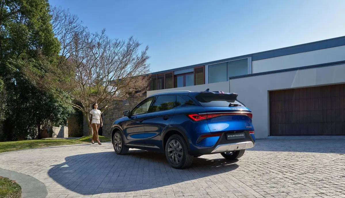 BYD Atto 3 EVO: cambia poco fuori, ma tanto sotto la carrozzeria | Caratteristiche, allestimenti e prezzi