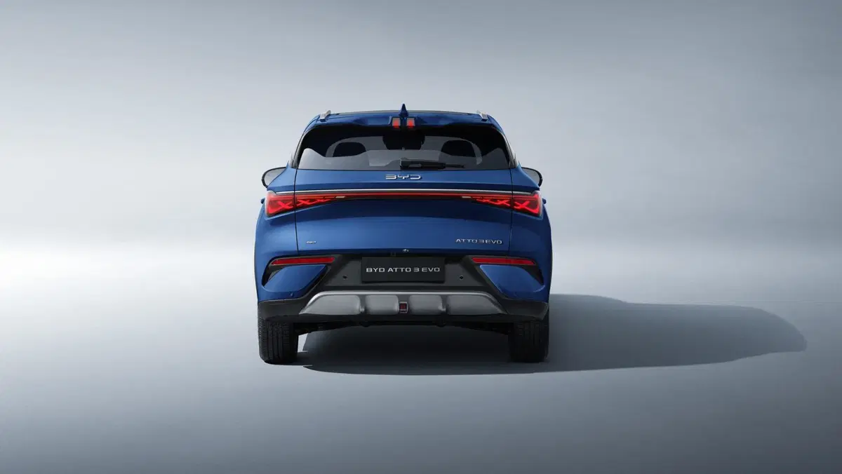 BYD Atto 3 EVO: cambia poco fuori, ma tanto sotto la carrozzeria | Caratteristiche, allestimenti e prezzi (8)