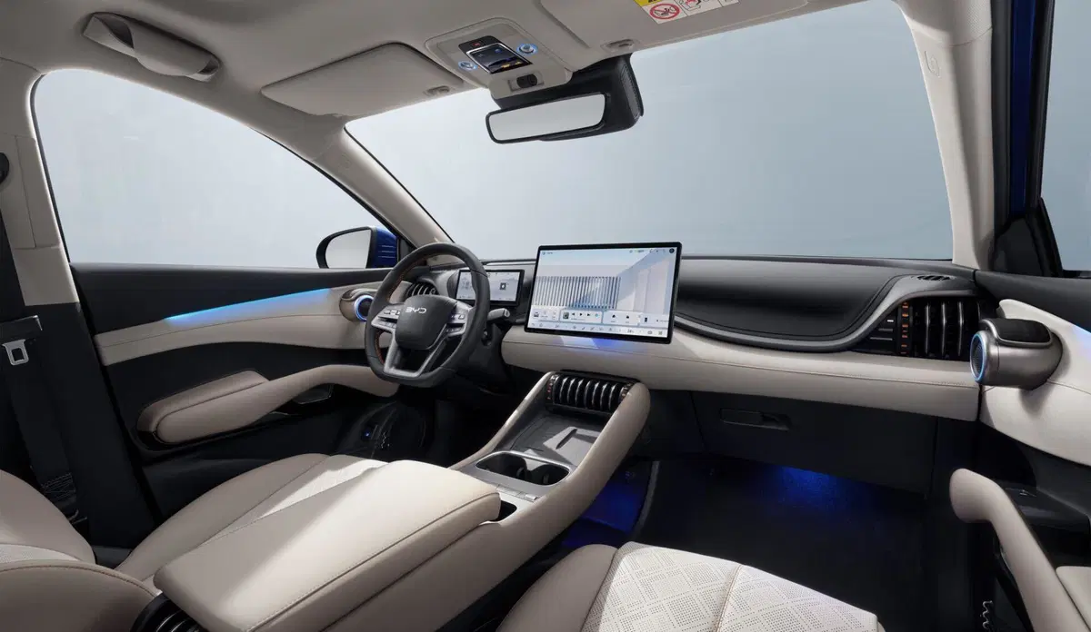 BYD Atto 3 EVO: cambia poco fuori, ma tanto sotto la carrozzeria | Caratteristiche, allestimenti e prezzi