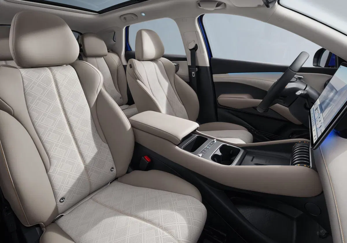 BYD Atto 3 EVO: cambia poco fuori, ma tanto sotto la carrozzeria | Caratteristiche, allestimenti e prezzi (5)