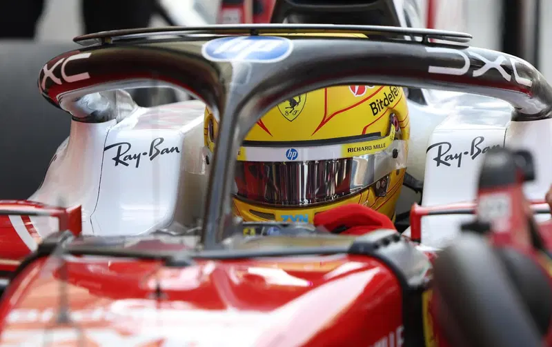 Hamilton in pista a Sakhir