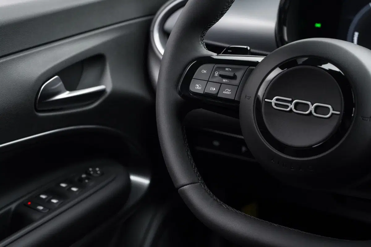 Fiat 600 Sport Milano Cortina 2026: quando il crossover si veste da Olimpiade (15)