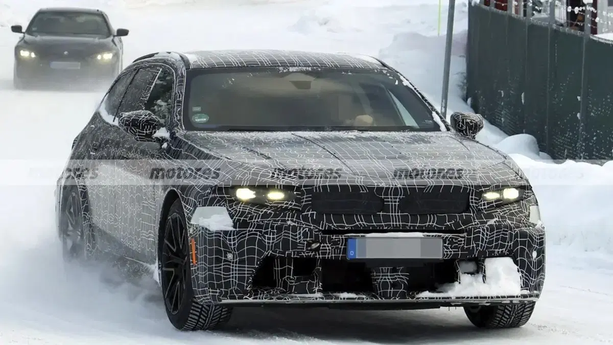 BMW M5 Touring: le foto spia mostrano la super station wagon ibrida ad alte prestazioni (3)