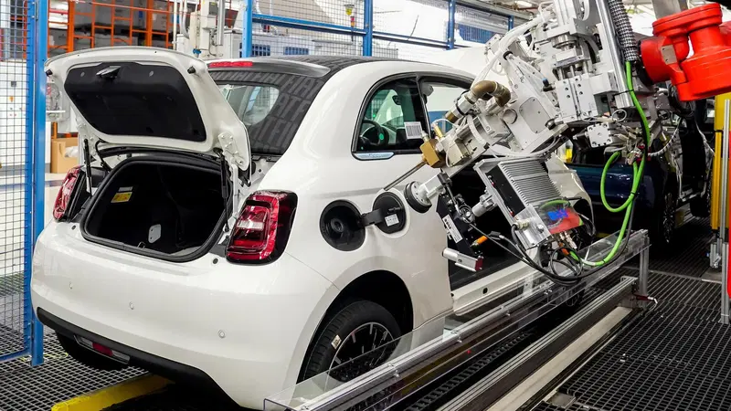 Crisi Stellantis, Urso attacca il Green Deal: &ldquo;Cos&igrave; l&rsquo;auto europea perde miliardi&rdquo;