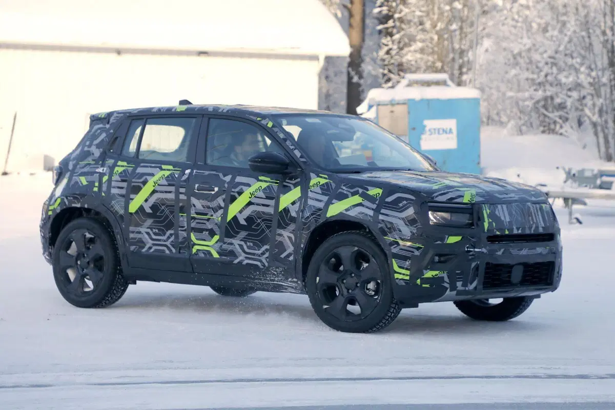 Jeep Avenger, il facelift si avvicina: ritocchi mirati senza rivoluzioni [Foto Spia] (3)
