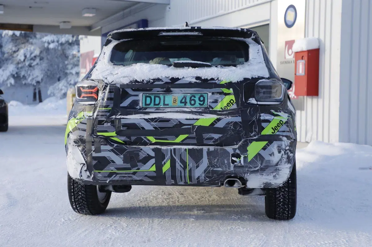 Jeep Avenger, il facelift si avvicina: ritocchi mirati senza rivoluzioni [Foto Spia] (5)