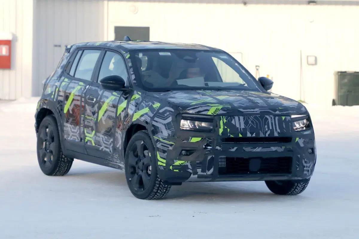 Jeep Avenger, il facelift si avvicina: ritocchi mirati senza rivoluzioni [Foto Spia] (6)