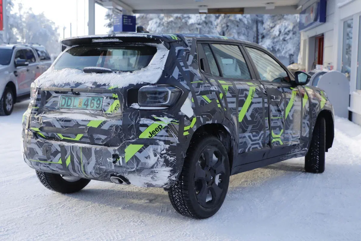 Jeep Avenger, il facelift si avvicina: ritocchi mirati senza rivoluzioni [Foto Spia] (8)