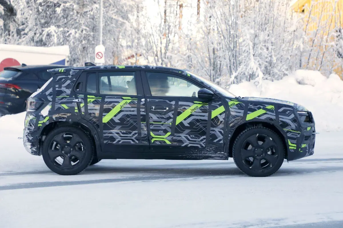 Jeep Avenger, il facelift si avvicina: ritocchi mirati senza rivoluzioni [Foto Spia] (12)