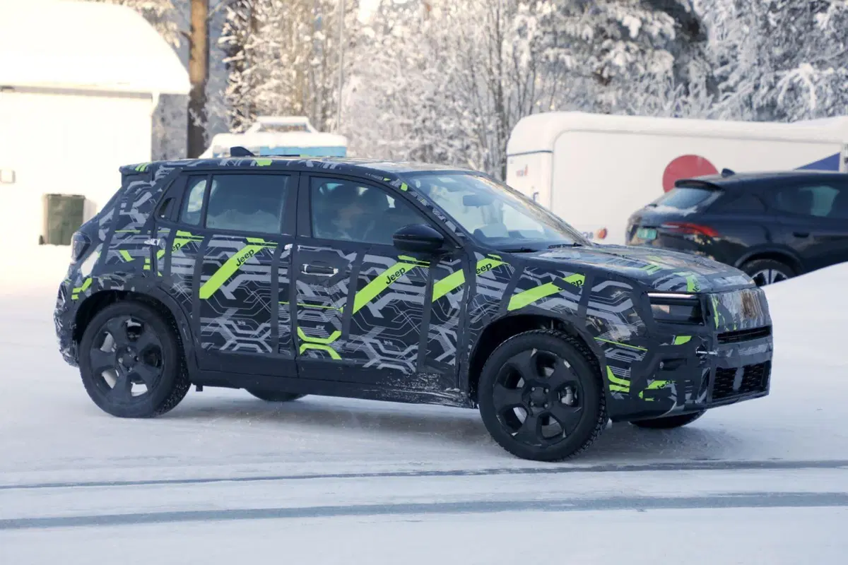 Jeep Avenger, il facelift si avvicina: ritocchi mirati senza rivoluzioni [Foto Spia] (14)