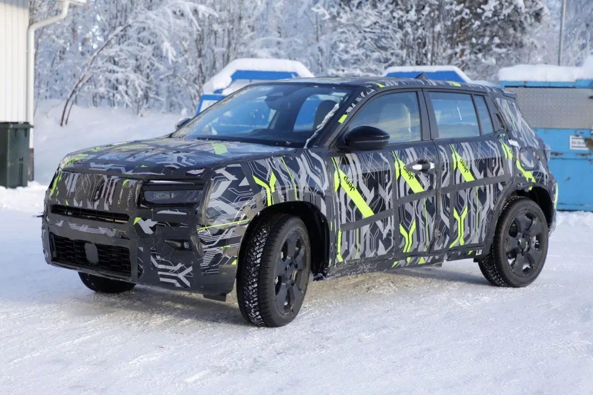 Jeep Avenger, il facelift si avvicina: ritocchi mirati senza rivoluzioni [Foto Spia] (15)