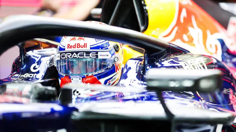 F1 2026, Verstappen show in Bahrain: "Non mi diverto pi&ugrave;, questa non &egrave; F1 ma Formula E sotto steroidi!"