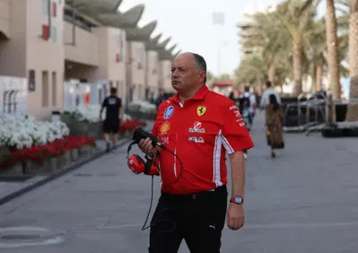 “Nessuno parla di Ferrari e questo è un bene per noi”: Vasseur gela il paddock in Bahrain. Ma qual è il vero valore della SF-26?