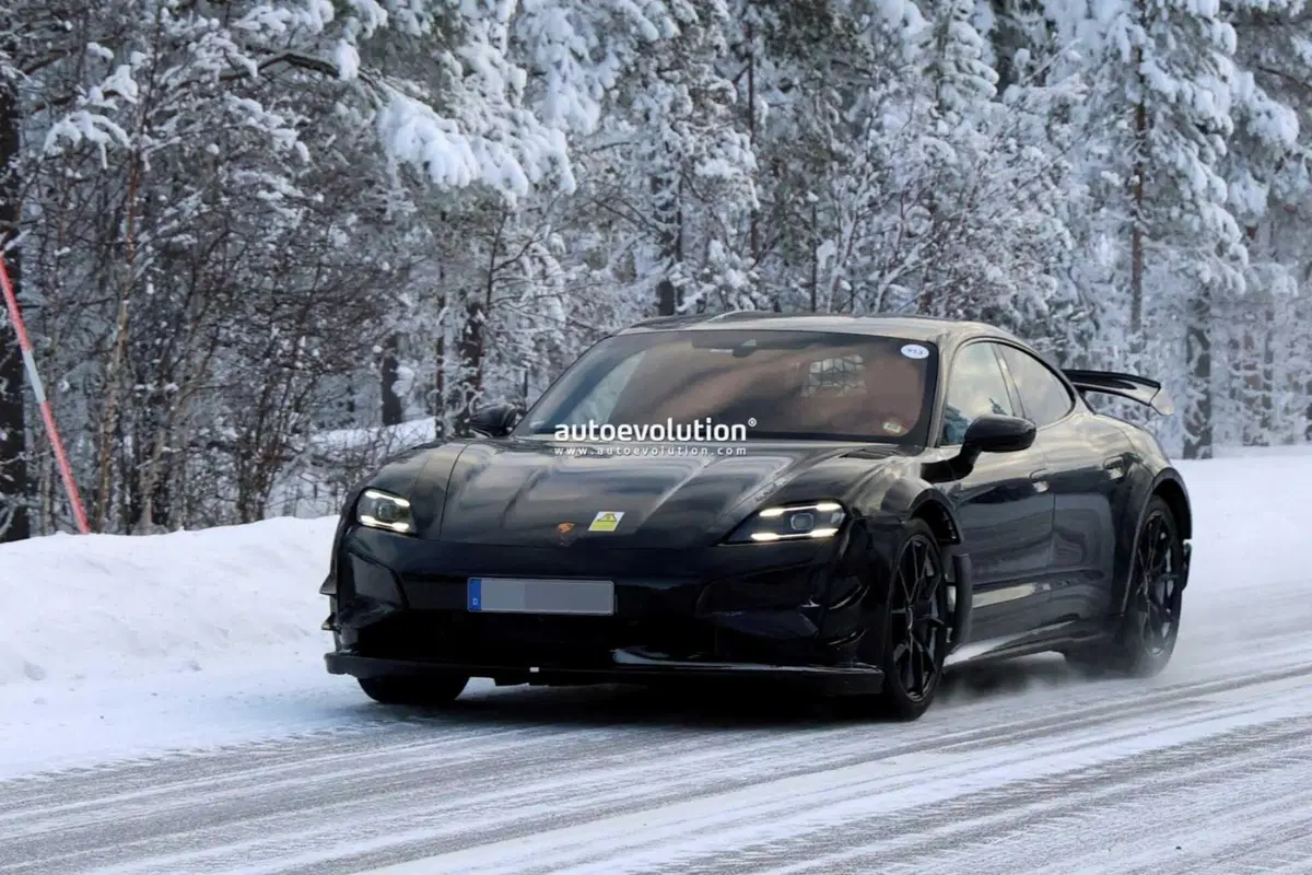 Porsche Taycan GT4 RS: la prima RS elettrica sfida la Cina per il record al Nürburgring (7)