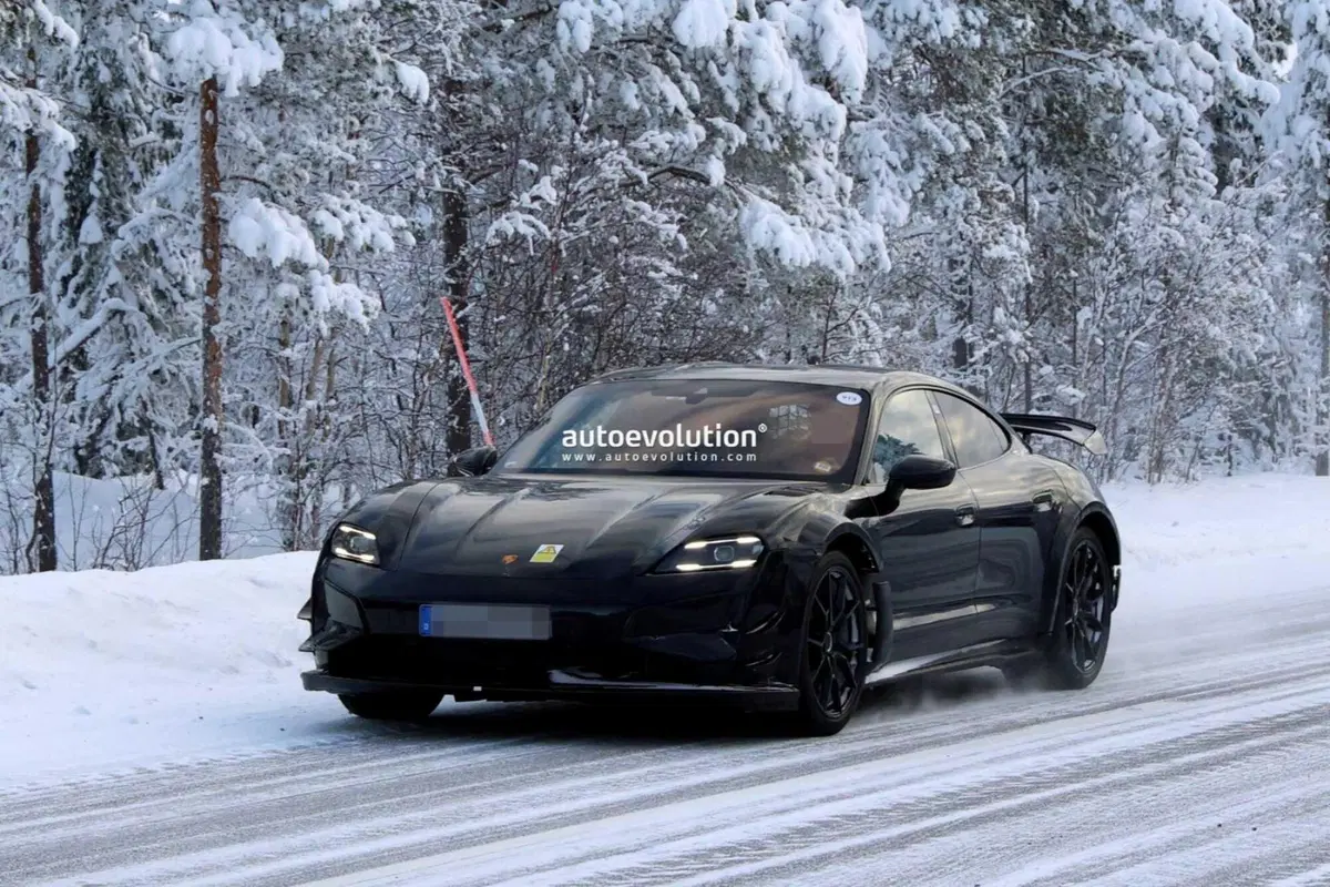 Porsche Taycan GT4 RS: la prima RS elettrica sfida la Cina per il record al Nürburgring (6)