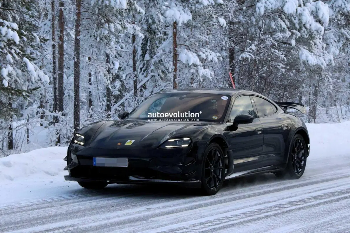 Porsche Taycan GT4 RS: la prima RS elettrica sfida la Cina per il record al Nürburgring (5)