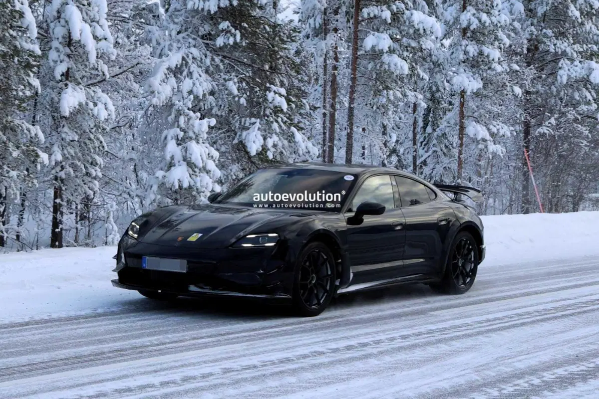 Porsche Taycan GT4 RS: la prima RS elettrica sfida la Cina per il record al Nürburgring (9)