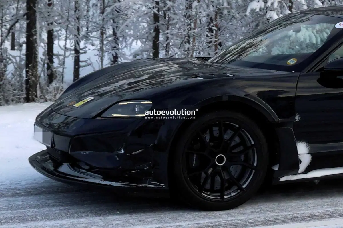Porsche Taycan GT4 RS: la prima RS elettrica sfida la Cina per il record al Nürburgring (11)