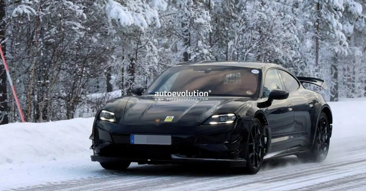 Porsche Taycan GT4 RS: la prima RS elettrica sfida la Cina per il record al N&uuml;rburgring