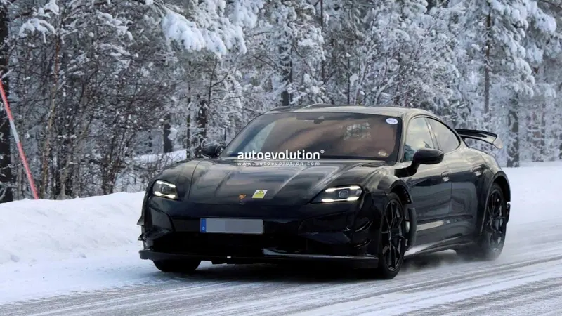 Porsche Taycan GT4 RS: la prima RS elettrica sfida la Cina per il record al N&uuml;rburgring