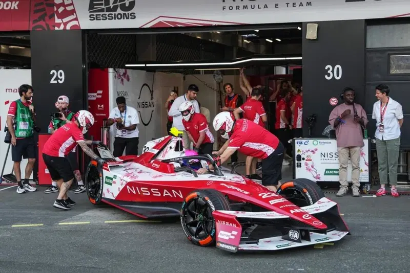 Khabi Lame in pit-lane a Jeddah a bordo di Nissan