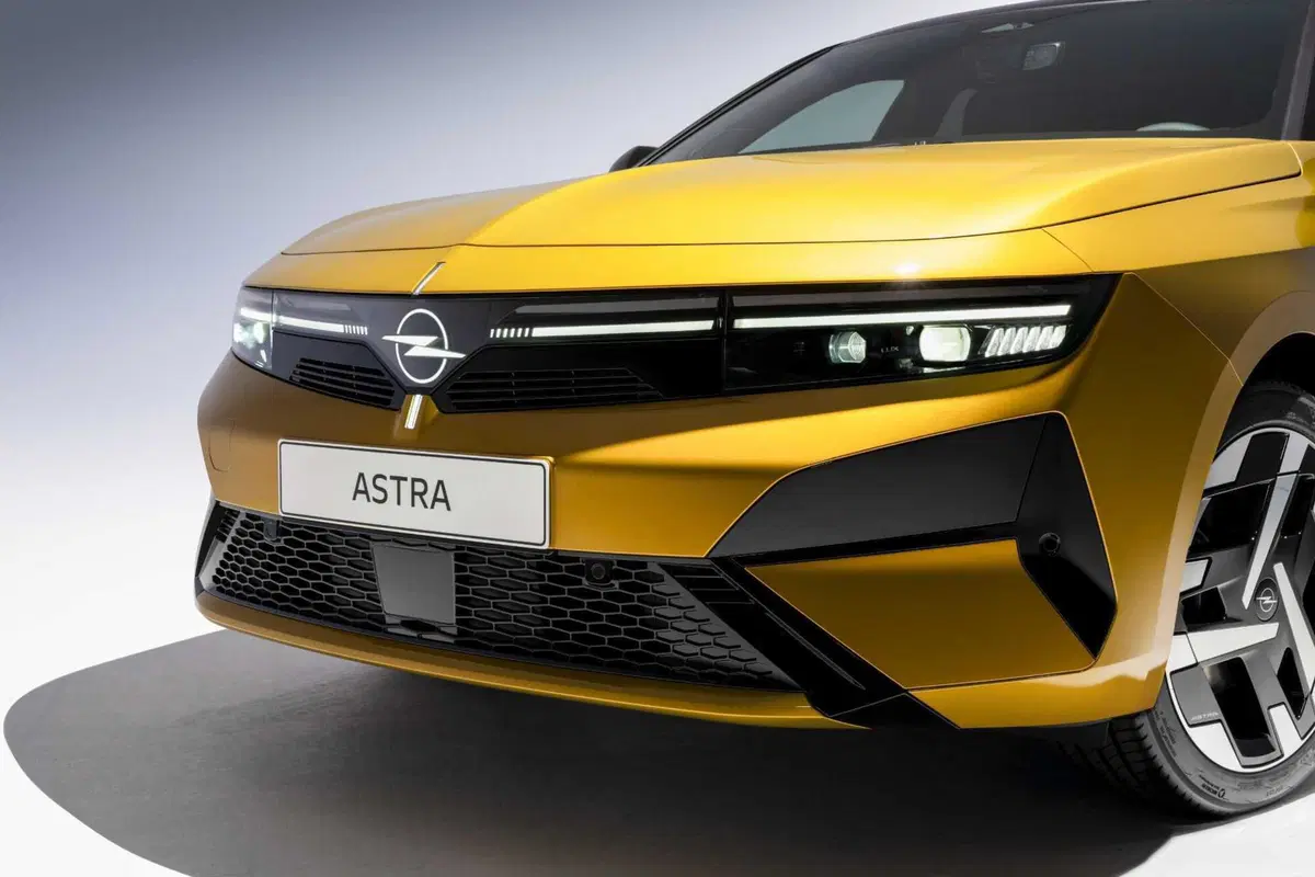 Opel Astra Station Wagon Sports full electric GS 156cv (7)