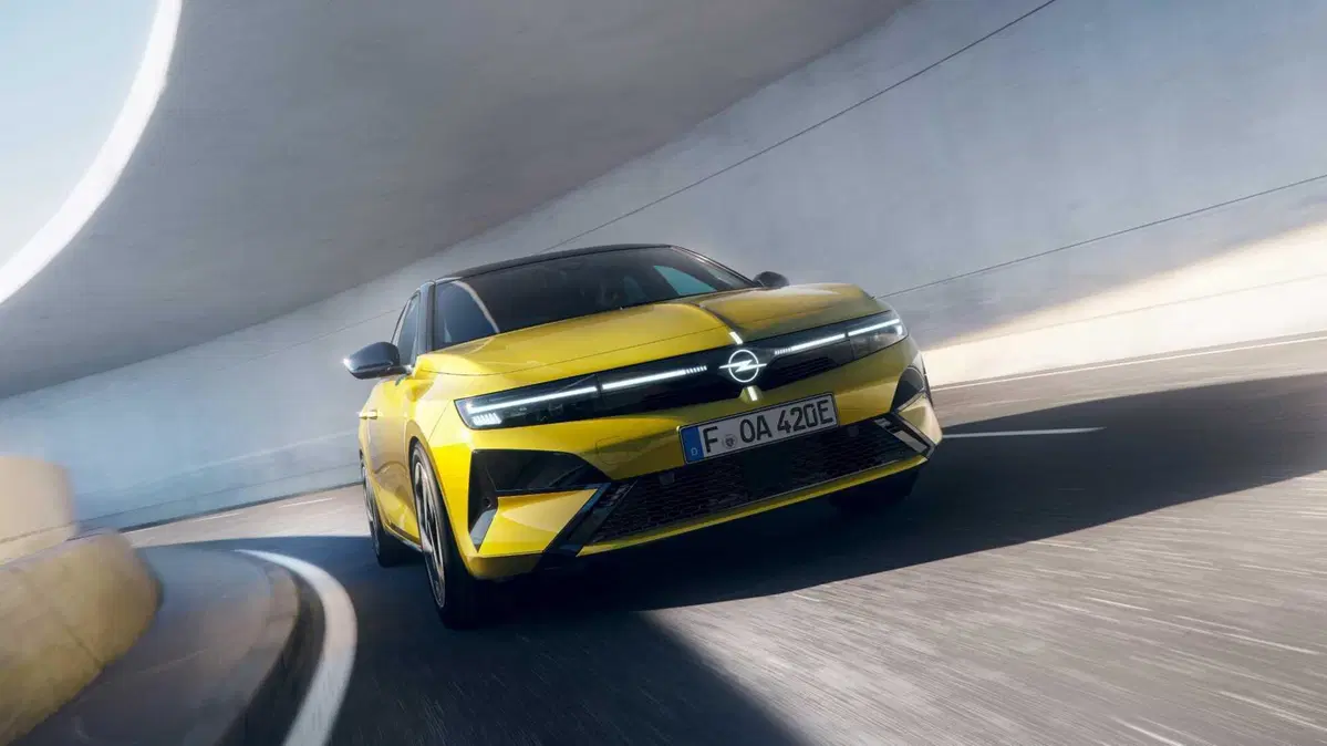 Opel Astra Station Wagon Sports full electric GS 156cv (2)