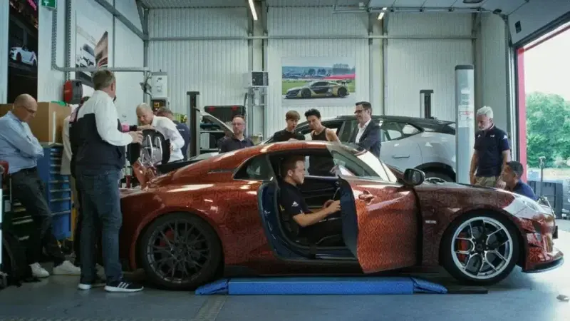 Alpine A110 EV: la nuova berlinetta elettrica prende forma su piattaforma R5 Turbo 3E con motori in-wheel e potenza da supercar