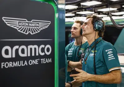F1. “Non siamo contenti di essere diversi secondi più lenti”: Pedro de la Rosa ammette che l’Aston Martin è in ginocchio. E di Adrian Newey dice…