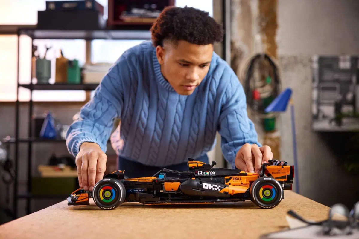 F1. LEGO celebra la McLaren campione del mondo: arriva la MCL39 in scala 1:8 (6)