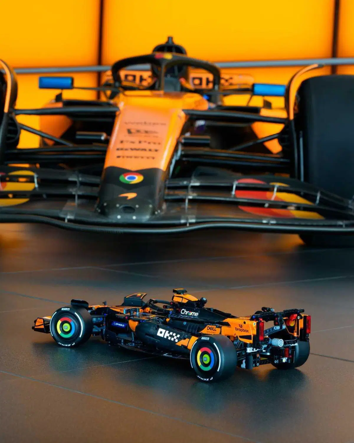F1. LEGO celebra la McLaren campione del mondo: arriva la MCL39 in scala 1:8 (12)