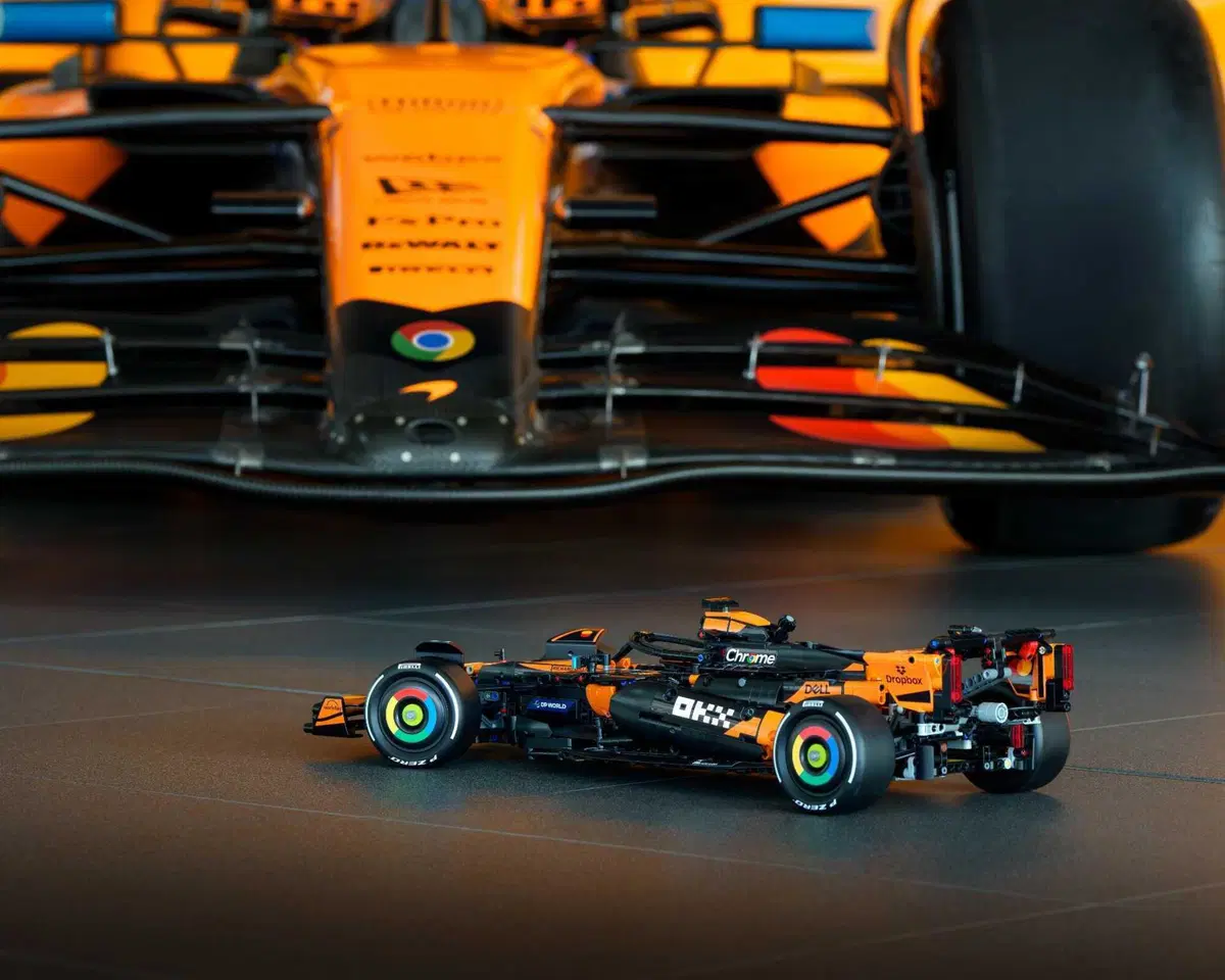 F1. LEGO celebra la McLaren campione del mondo: arriva la MCL39 in scala 1:8 (13)