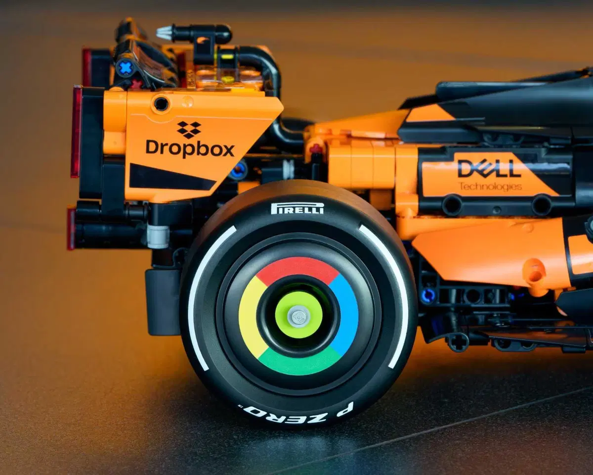 F1. LEGO celebra la McLaren campione del mondo: arriva la MCL39 in scala 1:8 (15)
