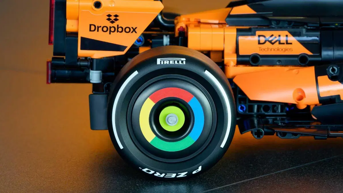 F1. LEGO celebra la McLaren campione del mondo: arriva la MCL39 in scala 1:8 (16)
