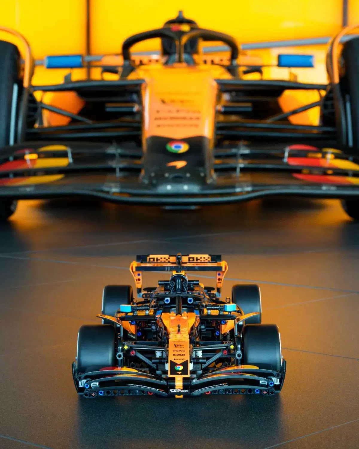 F1. LEGO celebra la McLaren campione del mondo: arriva la MCL39 in scala 1:8 (17)