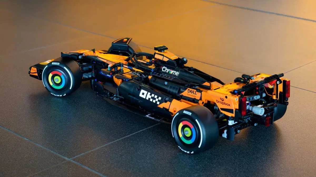 F1. LEGO celebra la McLaren campione del mondo: arriva la MCL39 in scala 1:8 (23)
