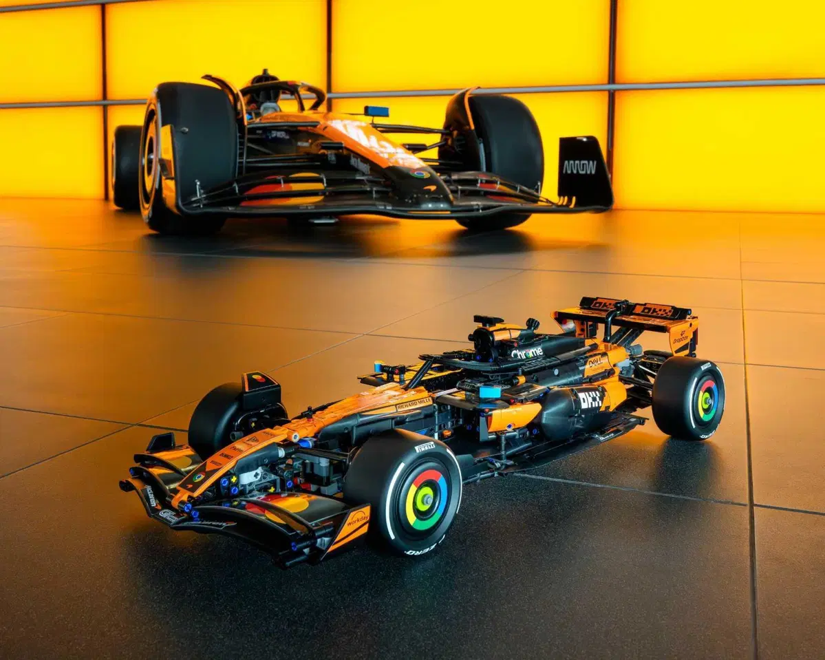 F1. LEGO celebra la McLaren campione del mondo: arriva la MCL39 in scala 1:8 (25)