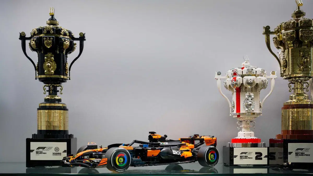F1. LEGO celebra la McLaren campione del mondo: arriva la MCL39 in scala 1:8 (27)