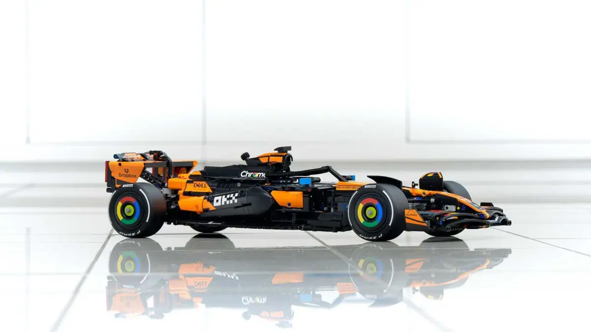 F1. LEGO celebra la McLaren campione del mondo: arriva la MCL39 in scala 1:8 (29)