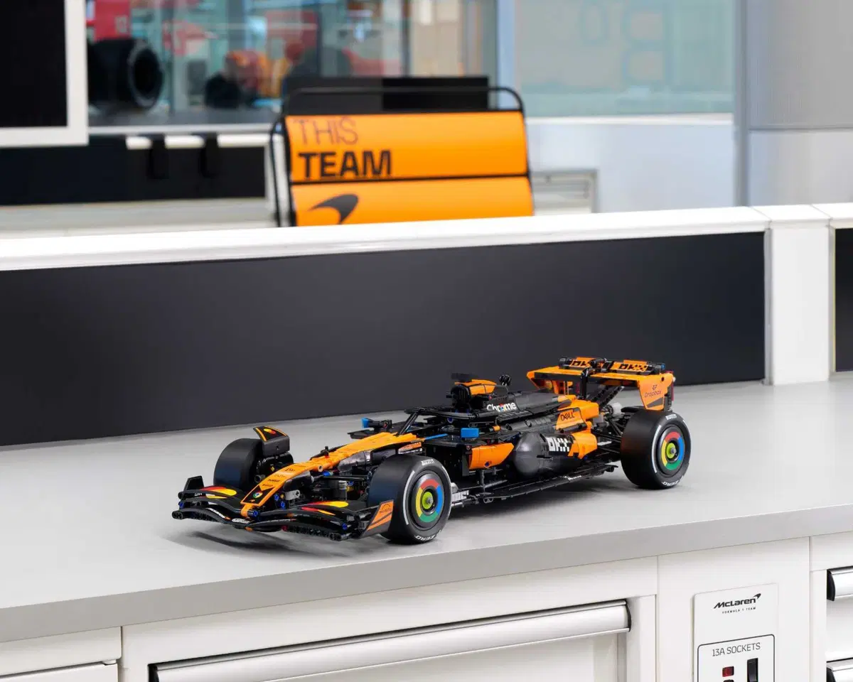 F1. LEGO celebra la McLaren campione del mondo: arriva la MCL39 in scala 1:8 (31)