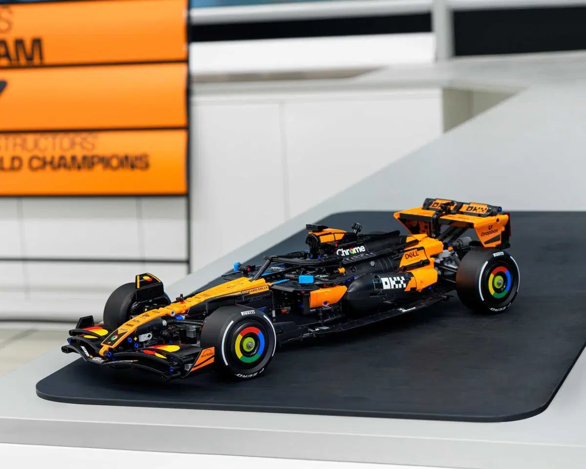 F1. LEGO celebra la McLaren campione del mondo: arriva la MCL39 in scala 1:8 (32)