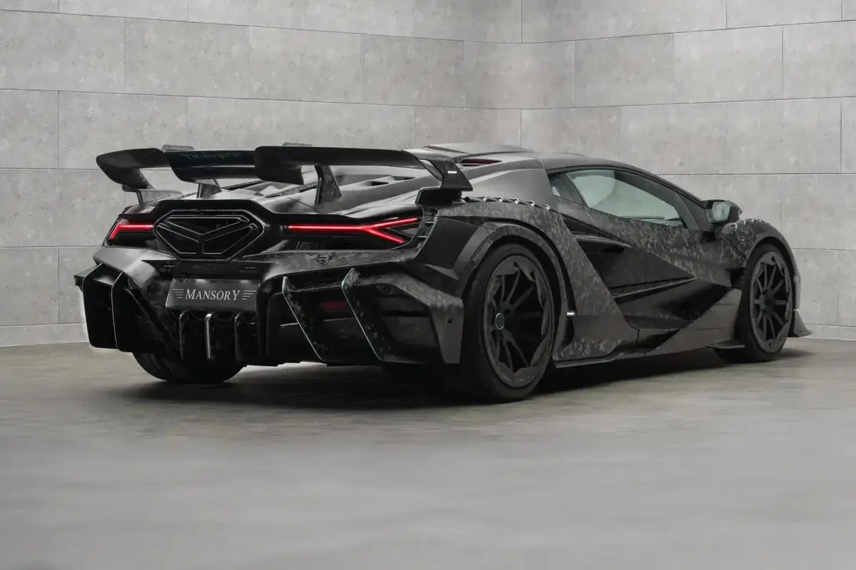 Mansory Carbonado X: quando la Lamborghini Revuelto da 1.001 CV non era abbastanza estrema (2)