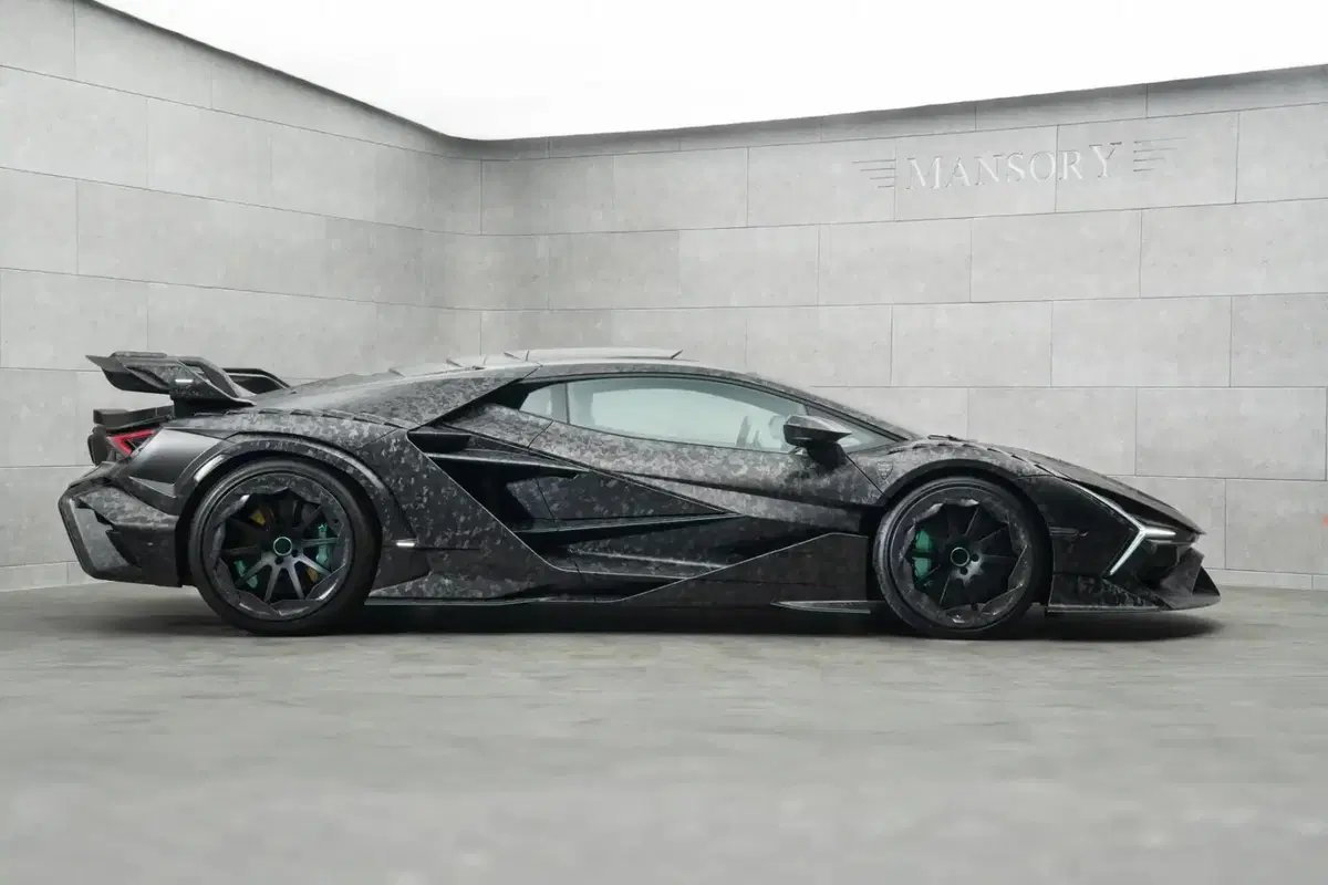 Mansory Carbonado X: quando la Lamborghini Revuelto da 1.001 CV non era abbastanza estrema (3)