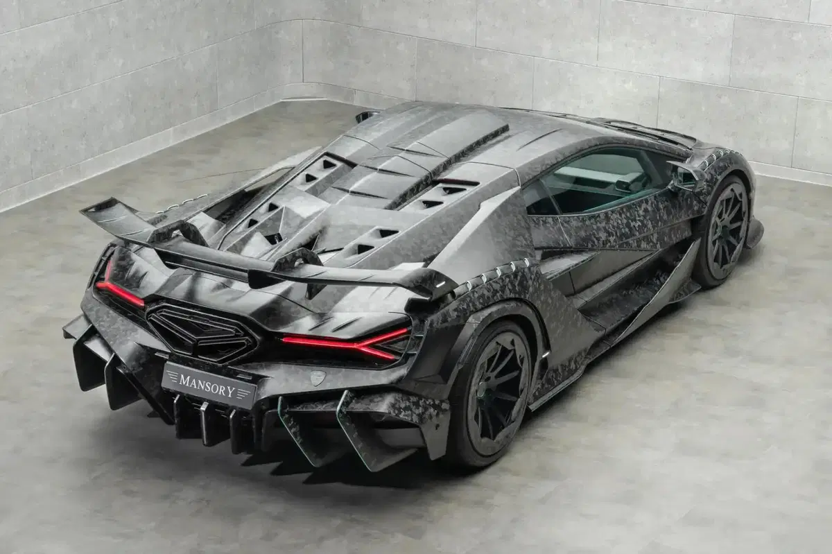 Mansory Carbonado X: quando la Lamborghini Revuelto da 1.001 CV non era abbastanza estrema (4)