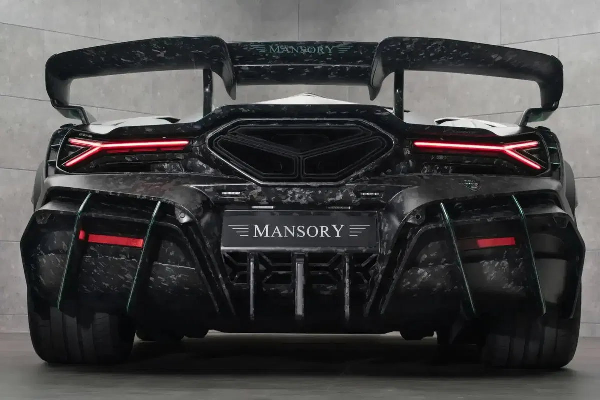 Mansory Carbonado X: quando la Lamborghini Revuelto da 1.001 CV non era abbastanza estrema (6)