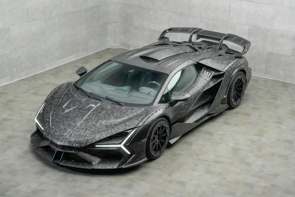 Mansory Carbonado X: quando la Lamborghini Revuelto da 1.001 CV non era abbastanza estrema (7)