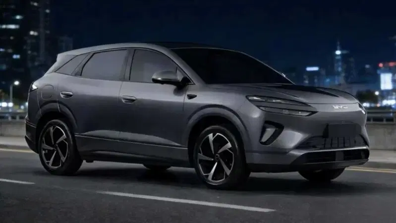 BYD alza l&rsquo;asticella: nel 2026 arriva un nuovo SUV ibrido da un'autonomia da record
